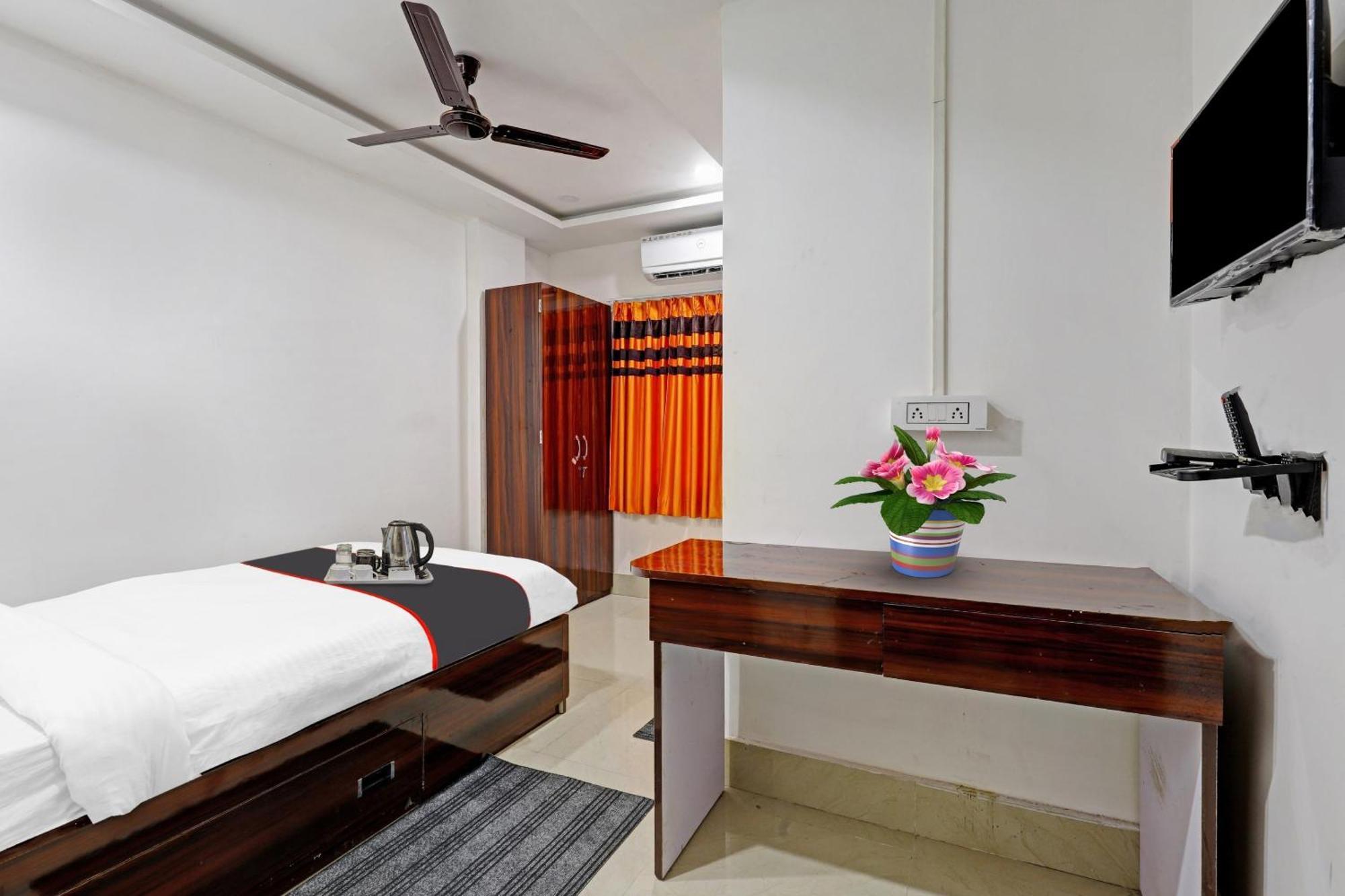 Hotel O Lakhi Guest House Guwahati Exterior foto